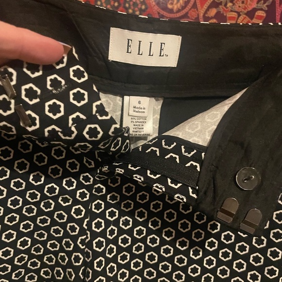 Shorts - Picture 3 of 5